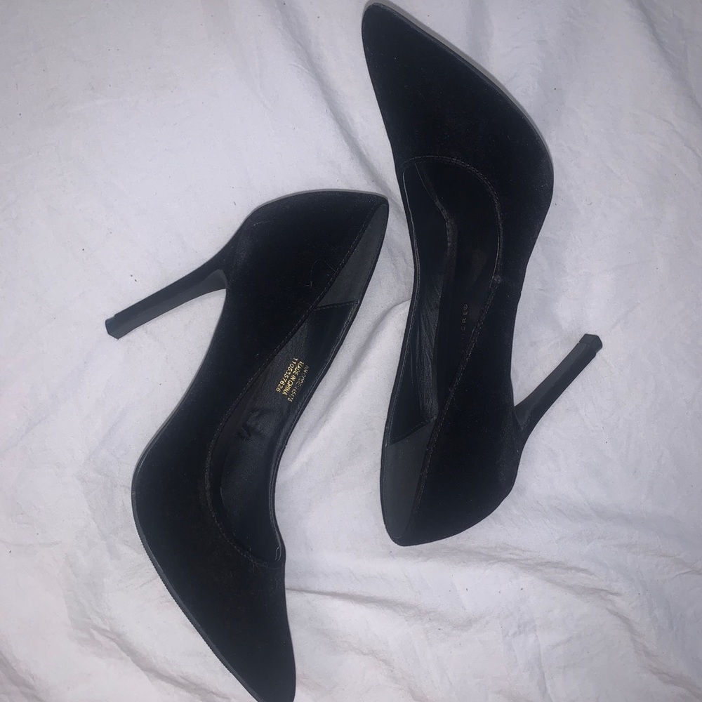 Suede Pumps